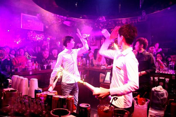 开夜店赚钱吗?