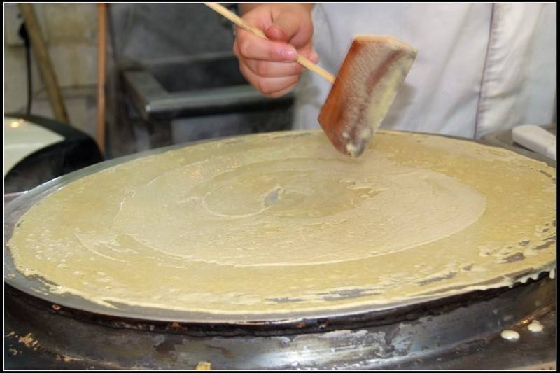 摊煎饼赚钱_摊煎饼怎么做才赚钱