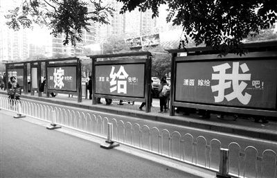 挂广告赚钱_随处可见的挂广告生意真的非常好吗？