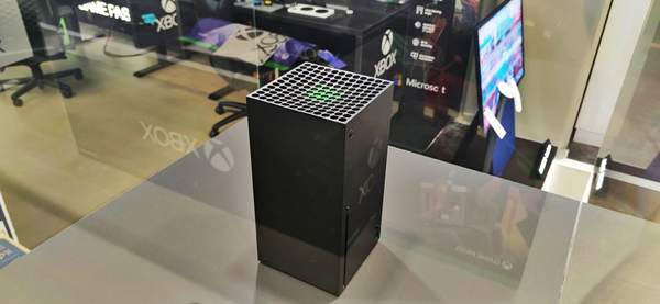 XSX主机实机照片 亮相德国Xeprion E-arena展会活动
