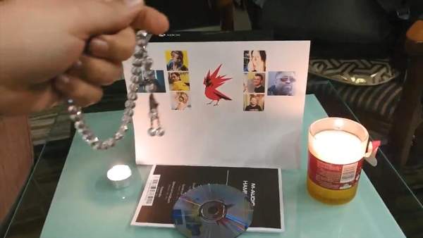 玩家做法祈祷《赛博2077》别跳票 手握念珠满嘴念叨