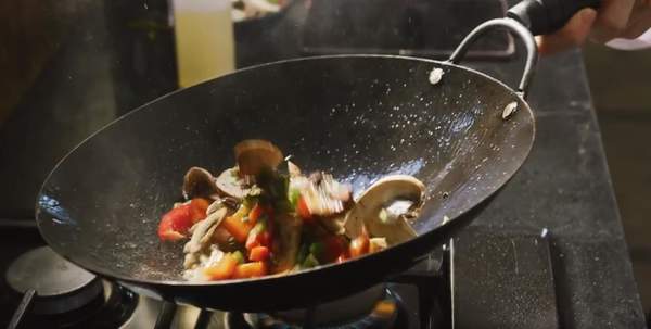 料理动作游戏《食王者》召唤&ldquo;食神&rdquo;进行对战