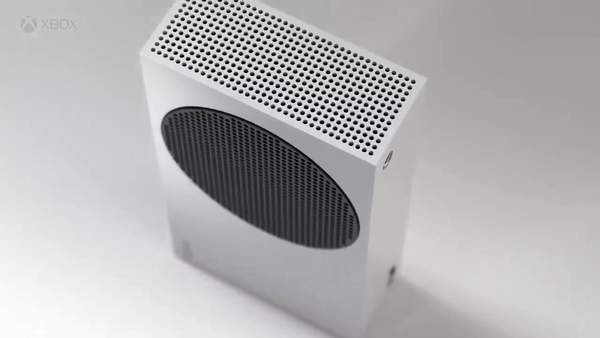 Xbox Series S与XSX主机对比二者体积上有不小的差距