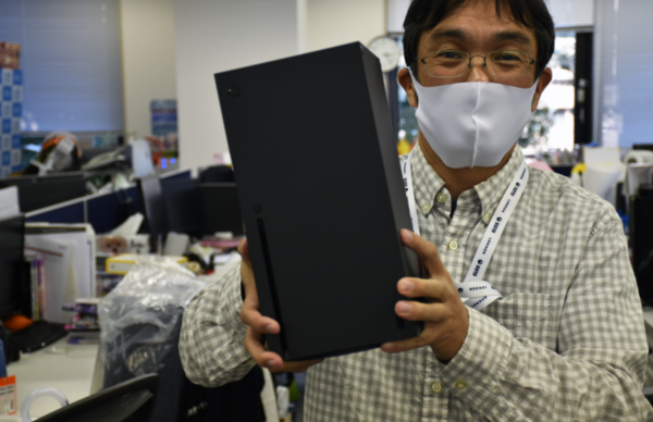 Fami通Xbox Series X主机静态细节展示初代Xbox对比