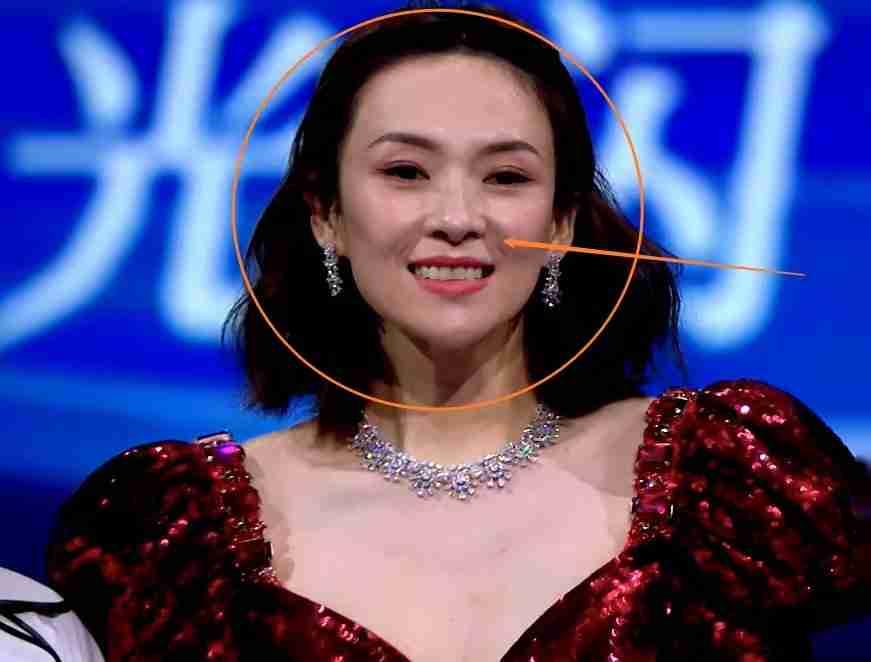 看着章子怡在无精修生图中的脸蛋不得不承认41岁的状态