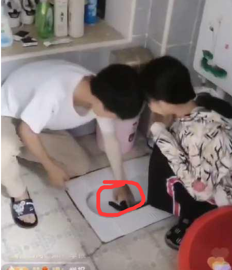 快手又出个模仿老八的一男一女在厕所吃屎