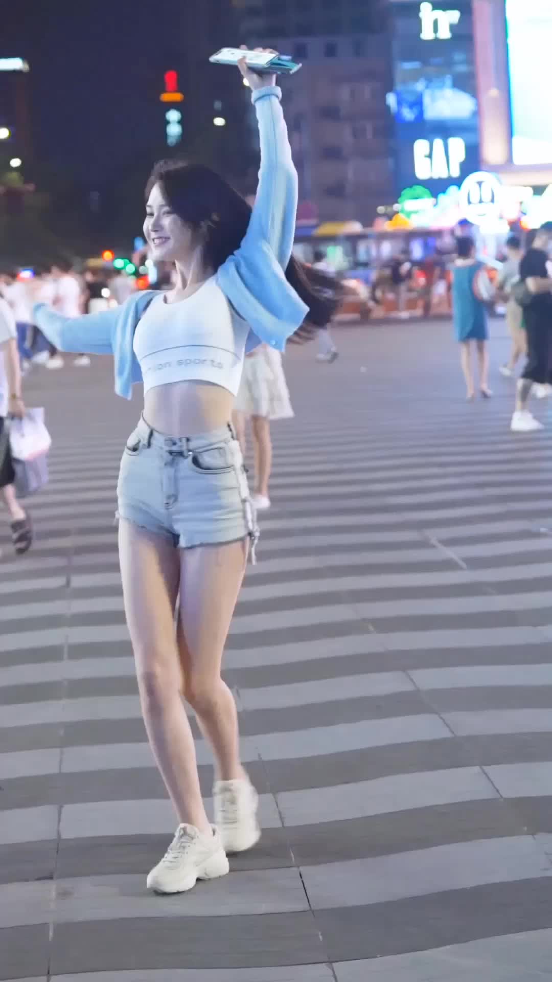 B站狙击手小姐姐最后一个眼神是撩人的