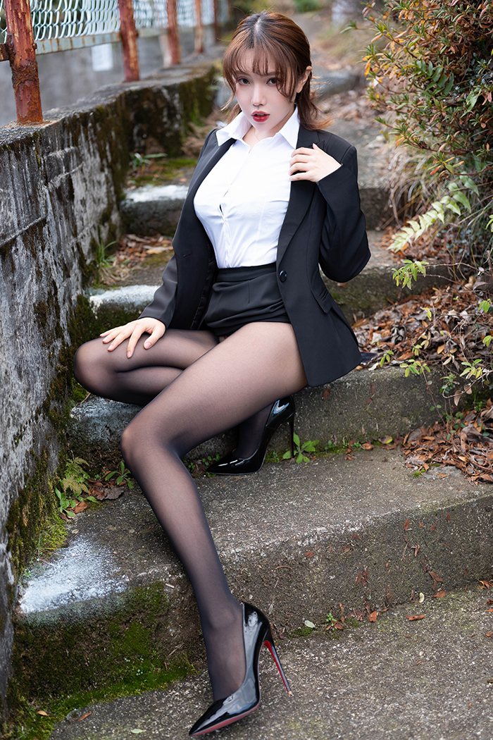 福利美图 放浪尤物黄乐然渔网衣让人欲火难消