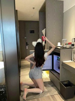 福利美图 白丝小短袜兔耳朵白衫小姐姐写真集